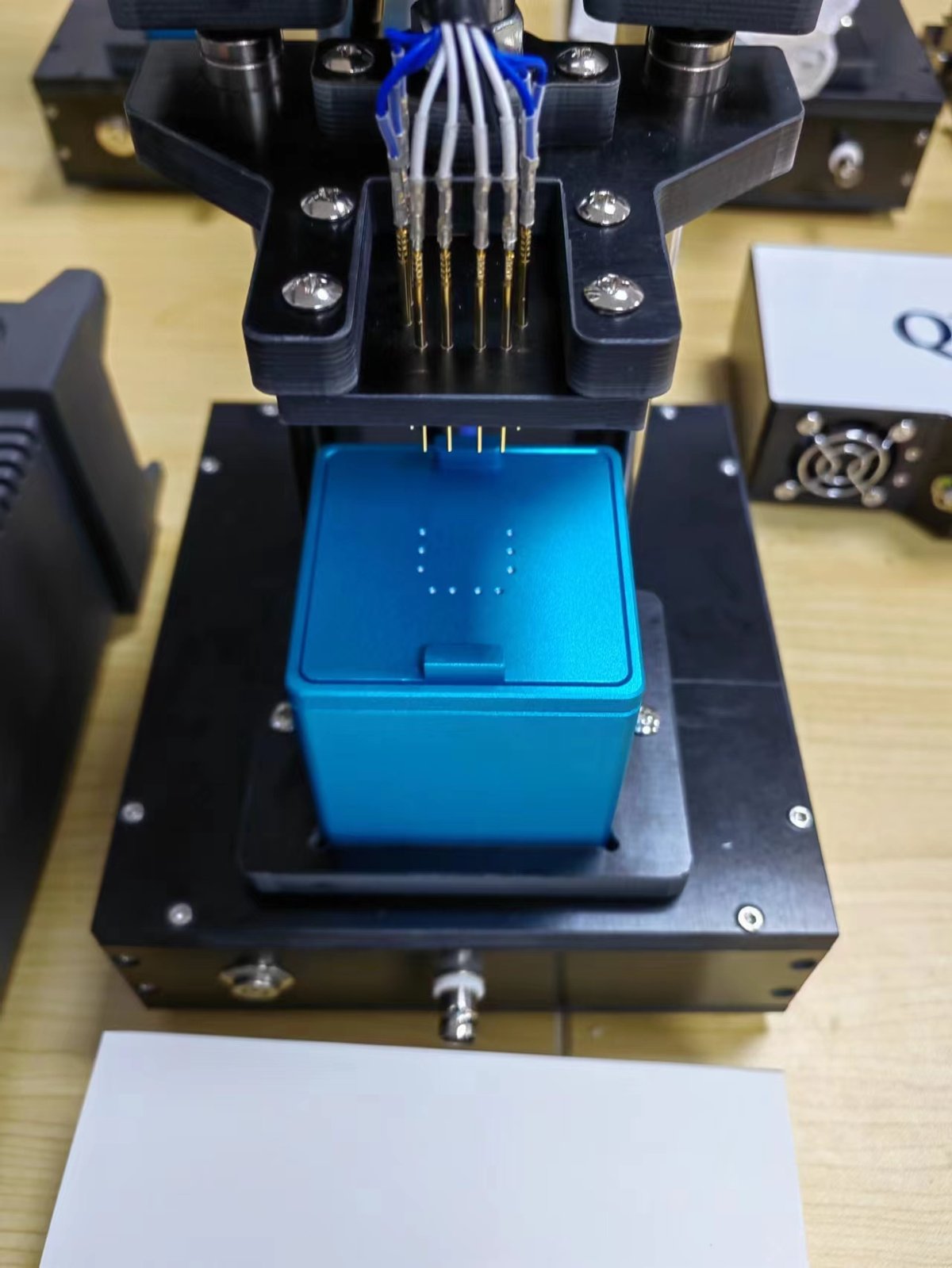 放置 LED 样品